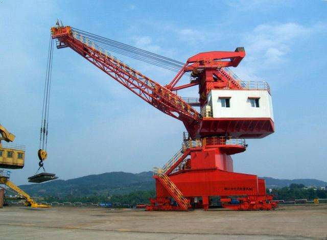 Maxtech mobile harbor marine shipyard portal Crane 